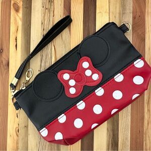 Minnie Mouse wristlet never used